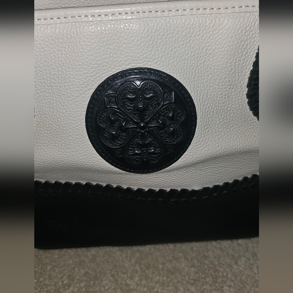 BRIGHTON FERRARA BLACK WHITE FLAVIA MEDALLION TOTE SHOULDER HANDBAG. RARE - Picture 9 of 14